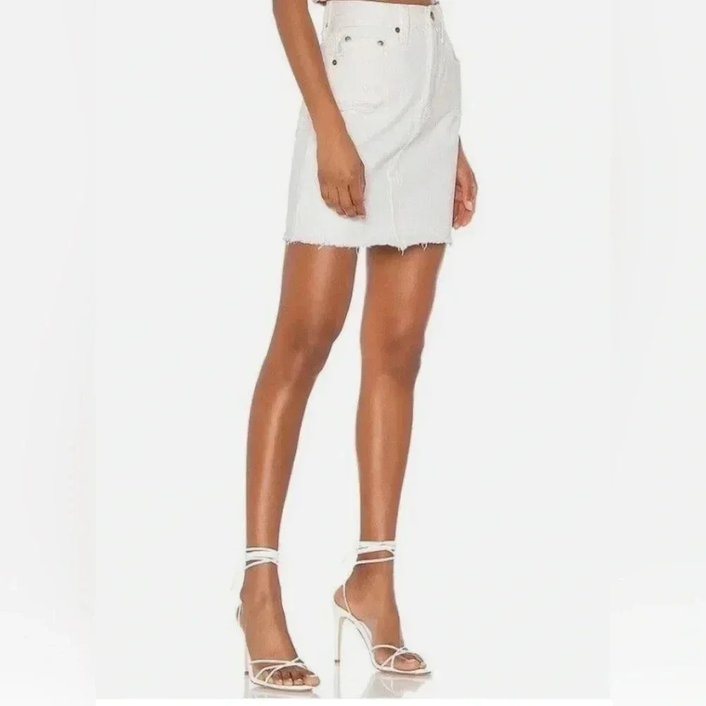 Levi’s Iconic Boyfriend Distressed White Cotton Denim Jean Mini Skirt Sz 28 EUC‎